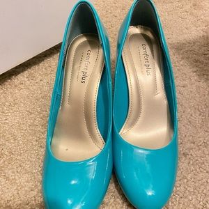 Teal color heels size 6